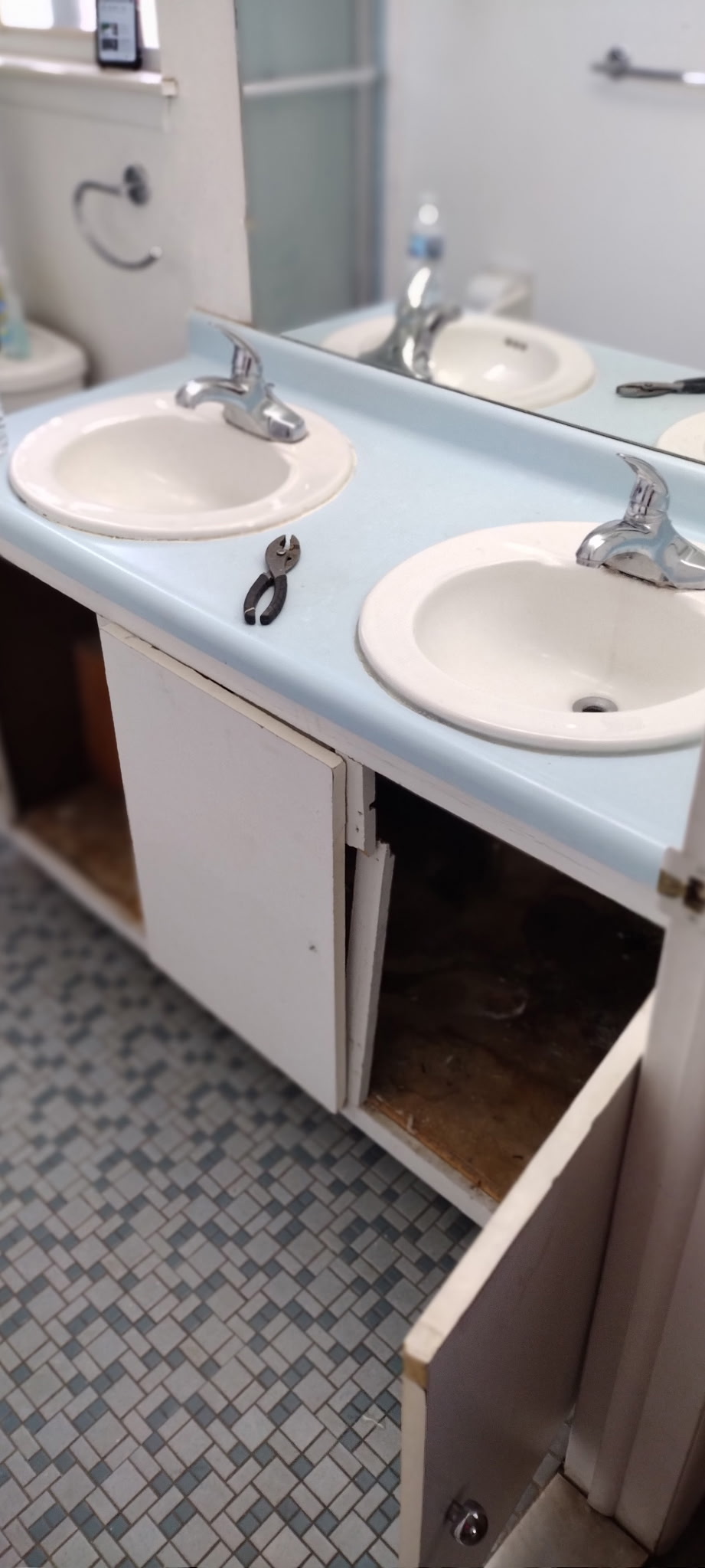 Bathroom before renovation