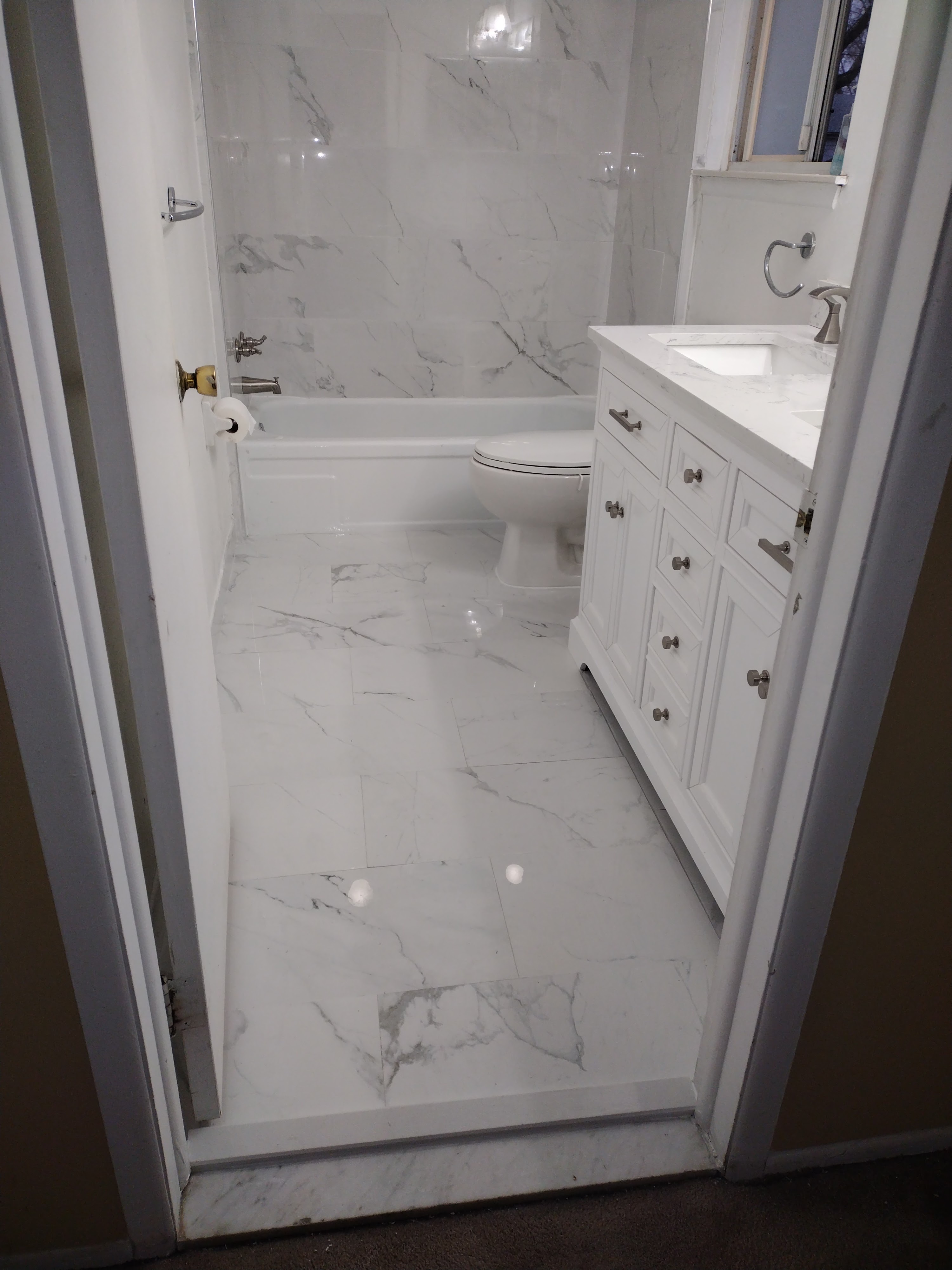 Marble tile wall and bathtub surround detail